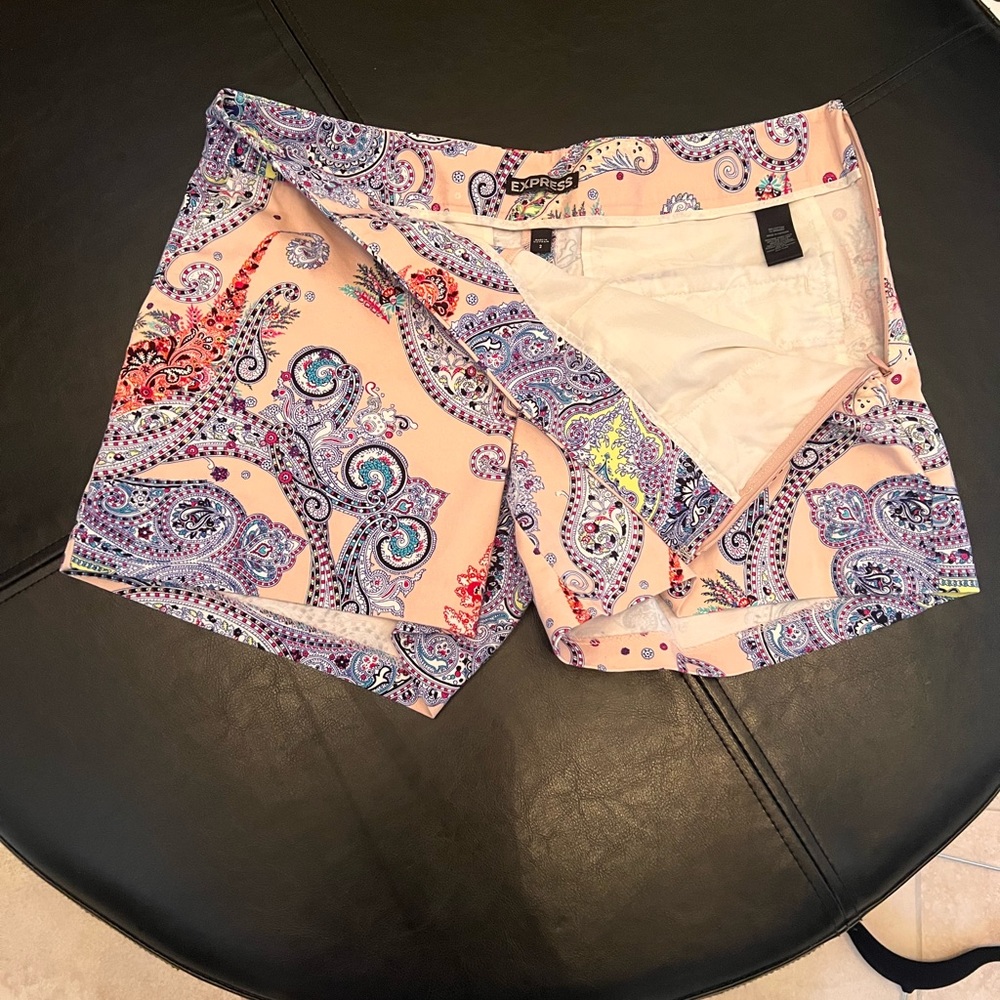 Express Shorts - Picture 3 of 4